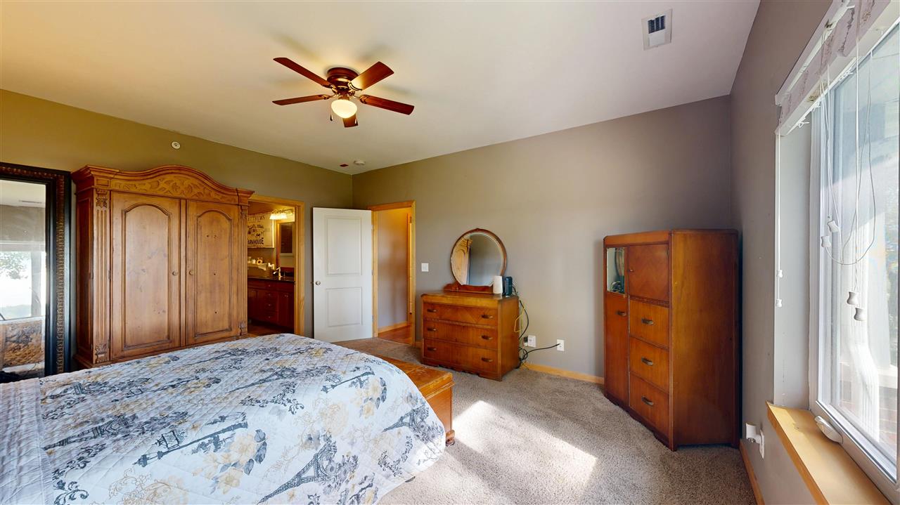 1092 Walnut Avenue Riverside IA 52327