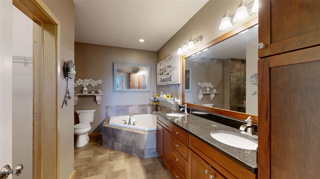 1092 Walnut Avenue Riverside IA 52327