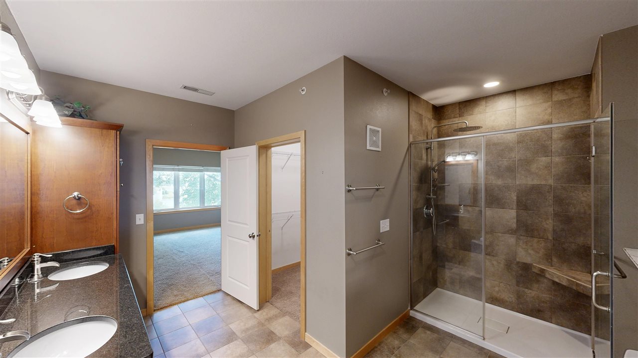 1092 Walnut Avenue Riverside IA 52327
