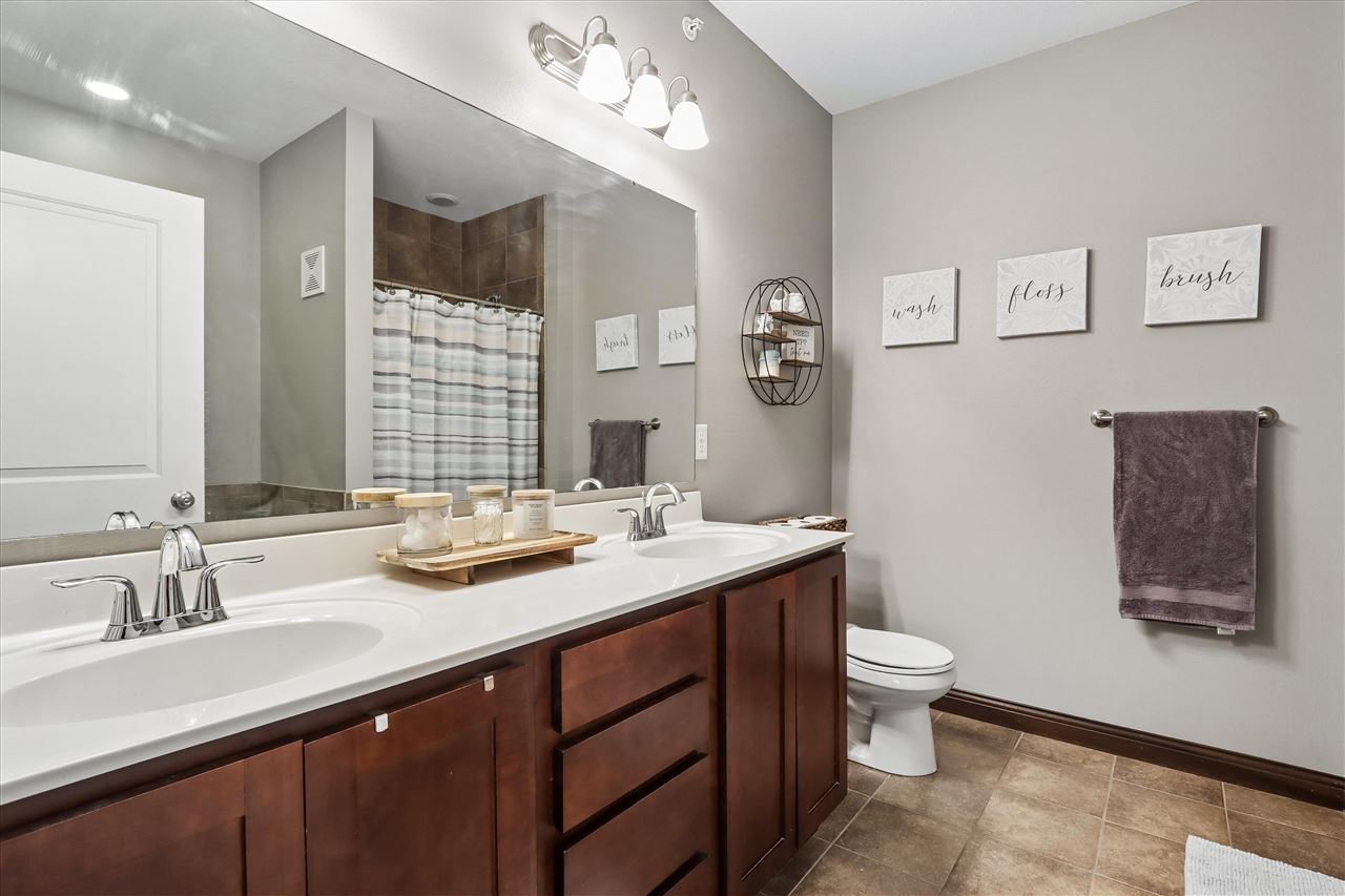 1092 Walnut Avenue Riverside IA 52327