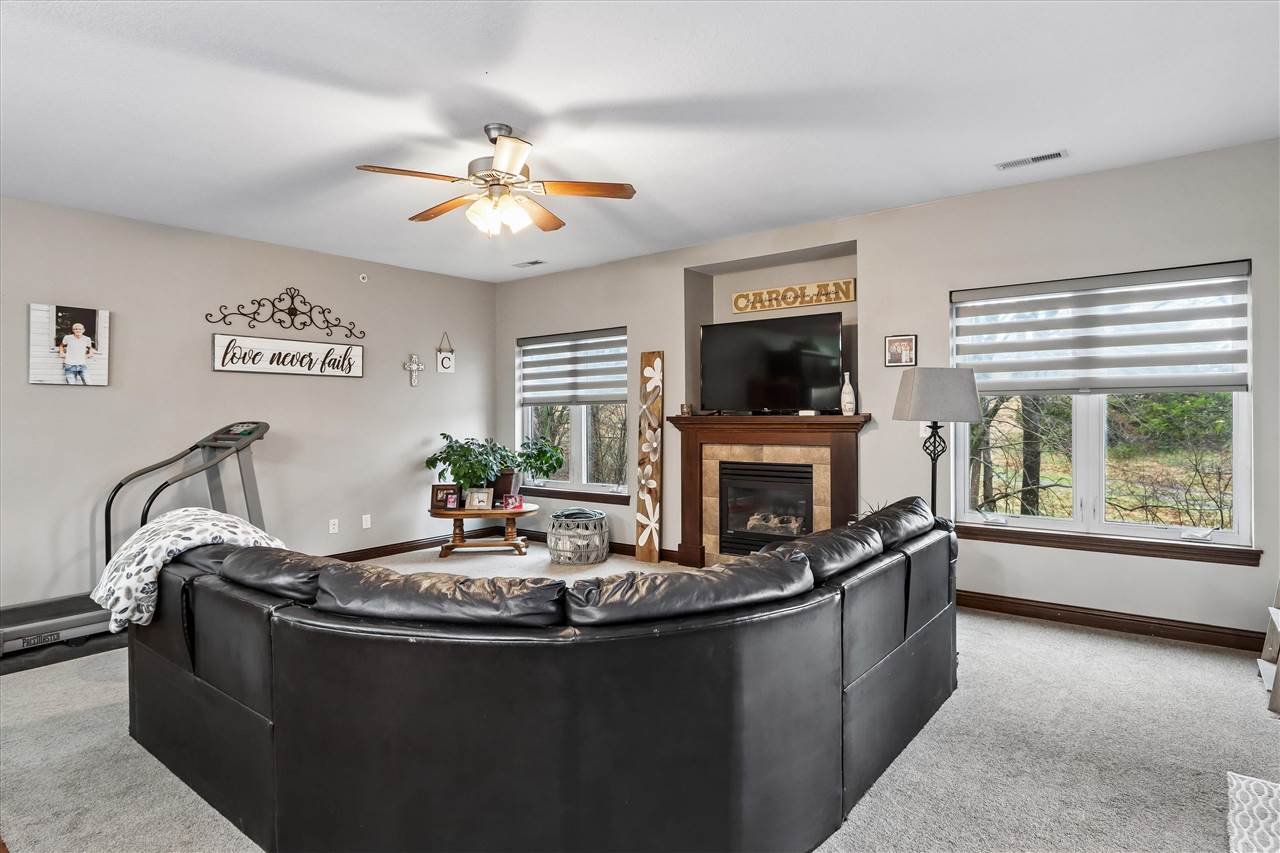 1092 Walnut Avenue Riverside IA 52327