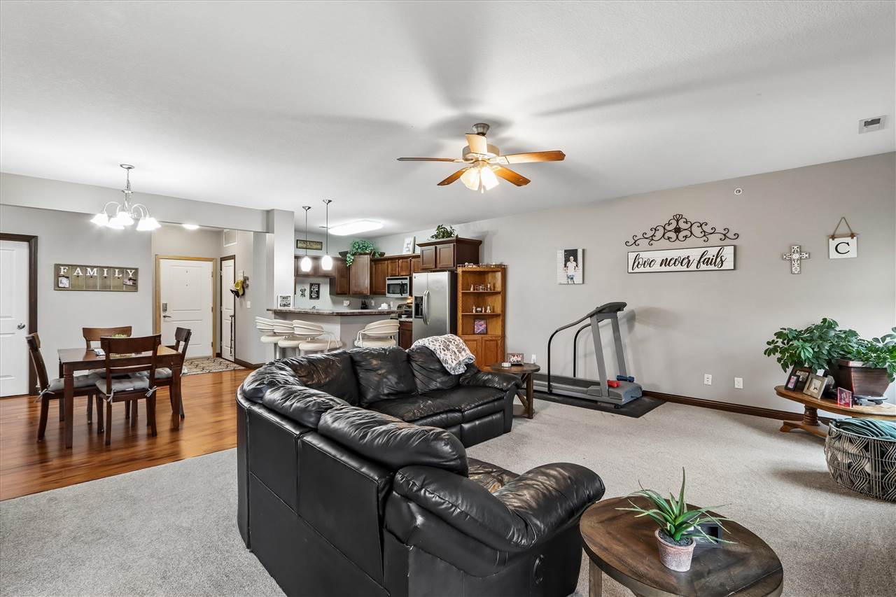 1092 Walnut Avenue Riverside IA 52327