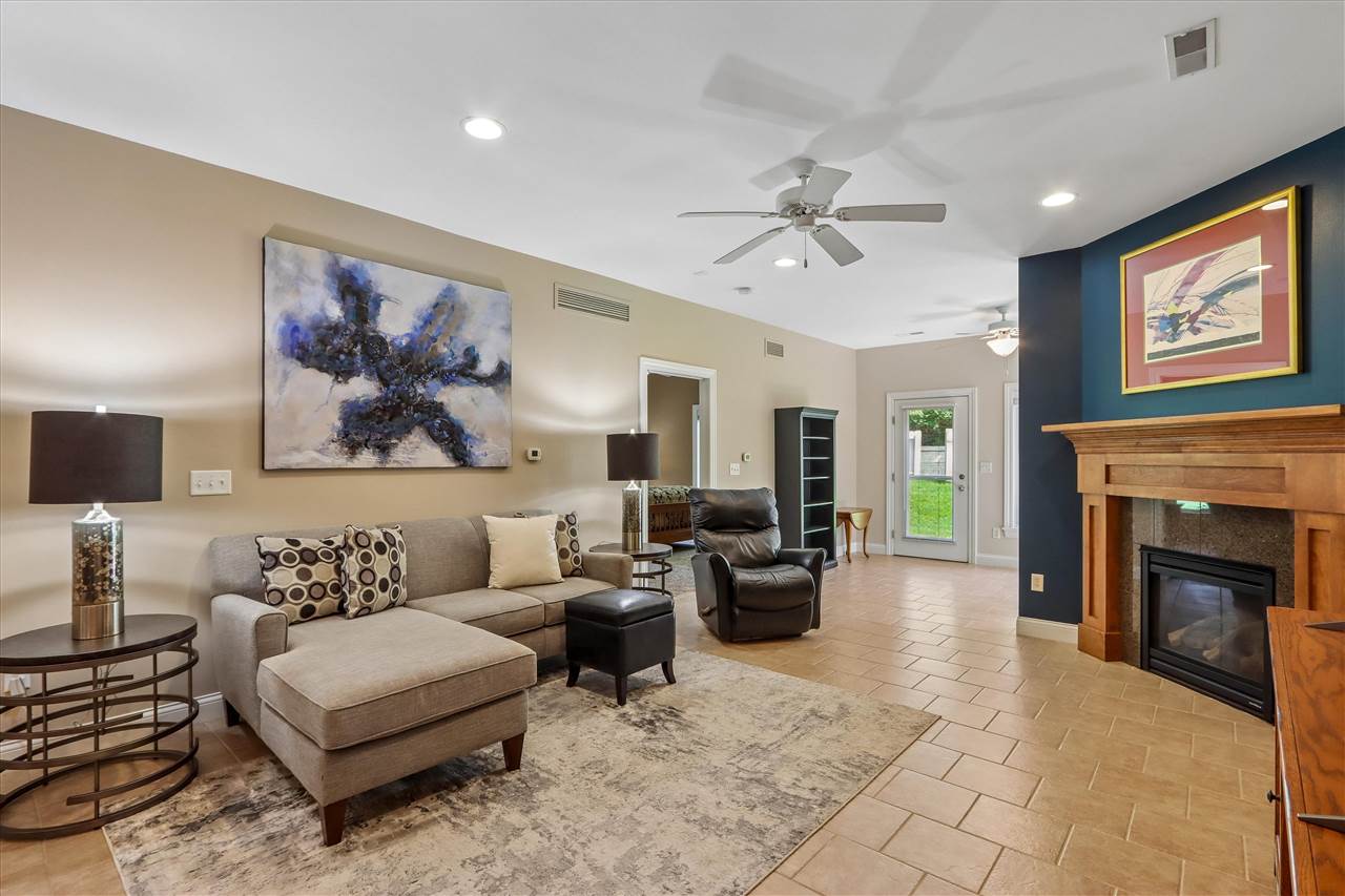 28 Trevose Place Iowa City IA 52245