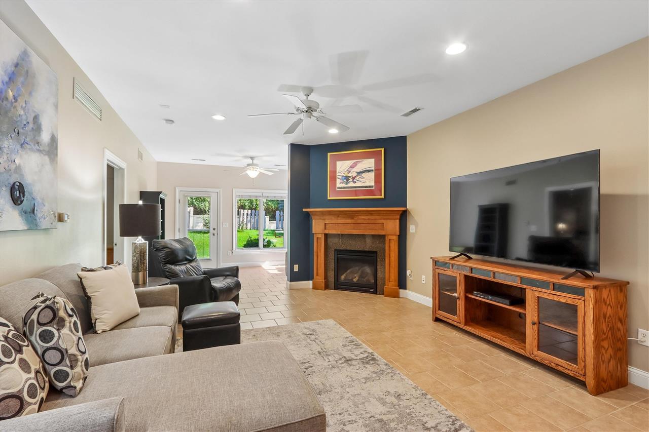 28 Trevose Place Iowa City IA 52245