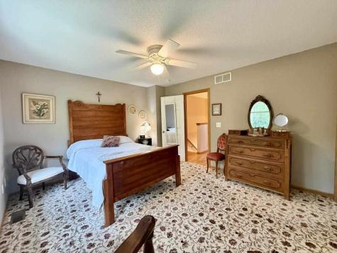 88 Thistle Court Iowa City IA 52240