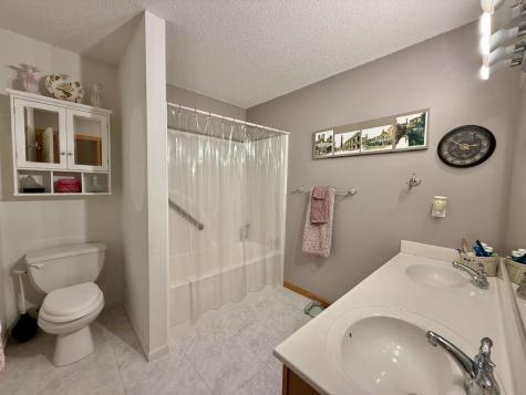 88 Thistle Court Iowa City IA 52240