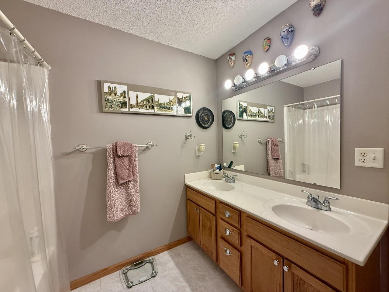 88 Thistle Court Iowa City IA 52240
