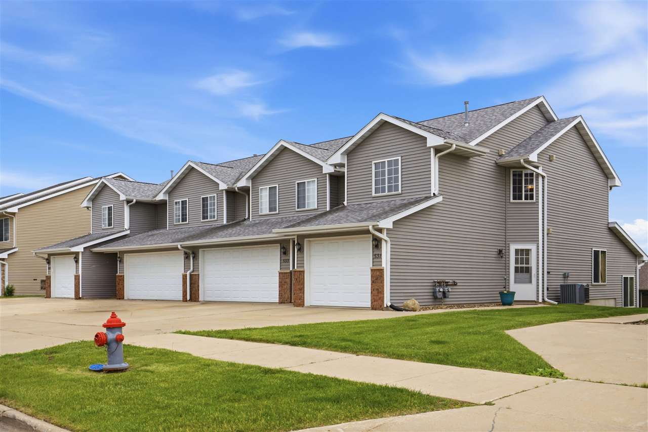 531 E Goldfinch Tiffin IA 52340
