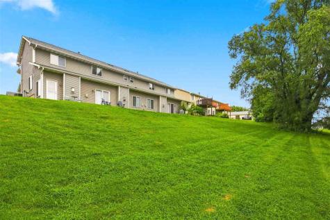 531 E Goldfinch Tiffin IA 52340