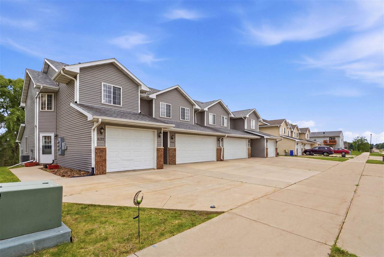 531 E Goldfinch Tiffin IA 52340