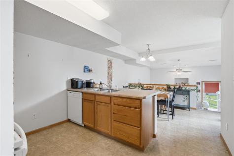 531 E Goldfinch Tiffin IA 52340