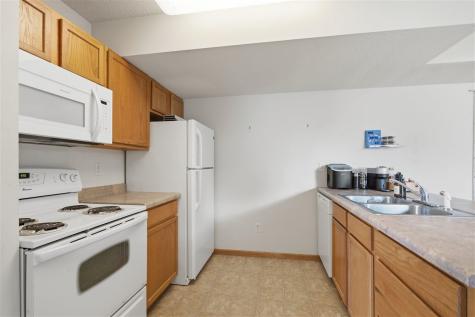 531 E Goldfinch Tiffin IA 52340