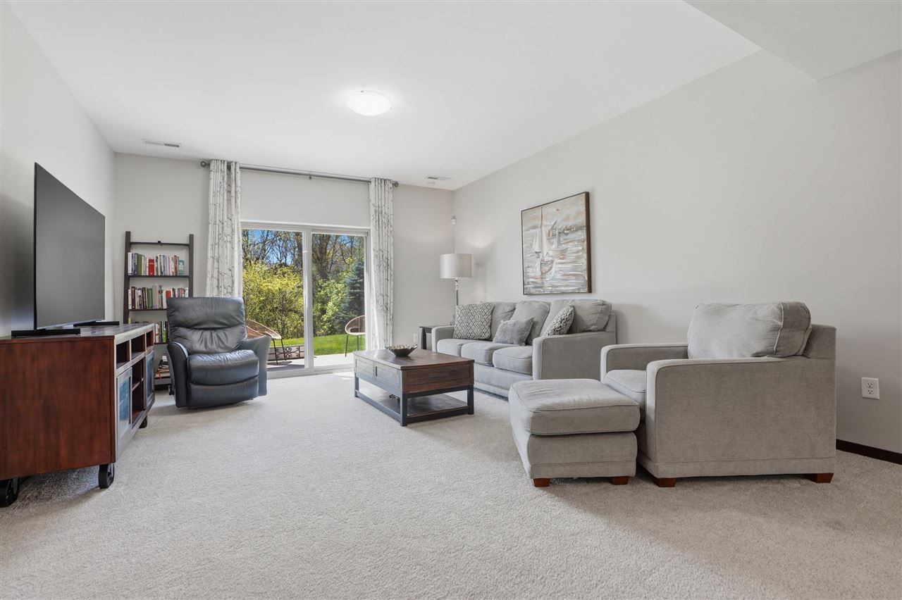 8 Holiday Ridge Lane Coralville IA 52241
