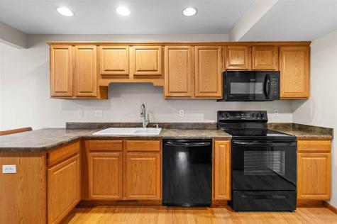 30 E Weston Drive North Liberty IA 52317