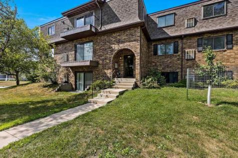 1013 Woodland Heights Court Cedar Rapids IA 52403