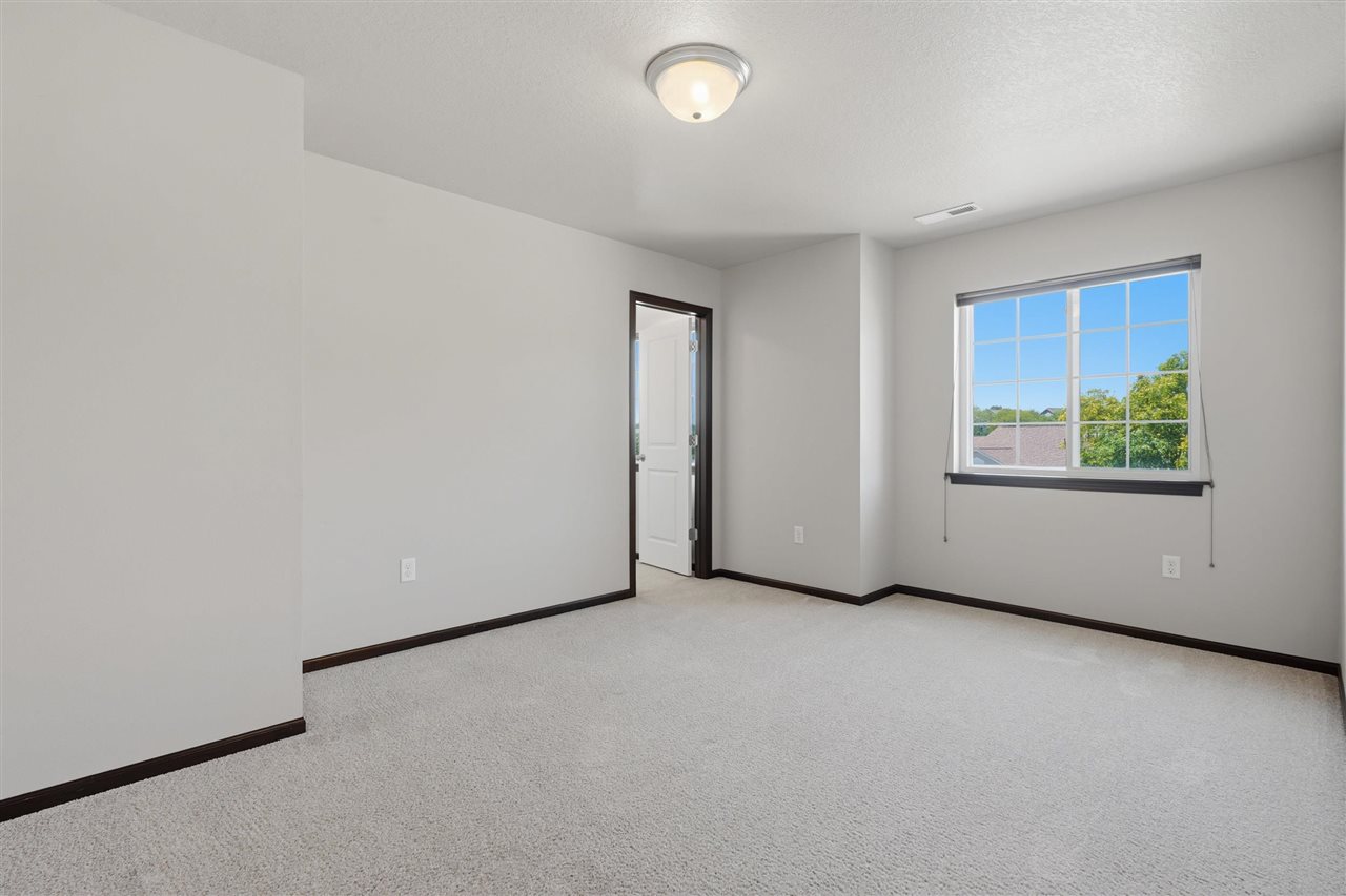 2233 E Grantview Drive Coralville IA 52241