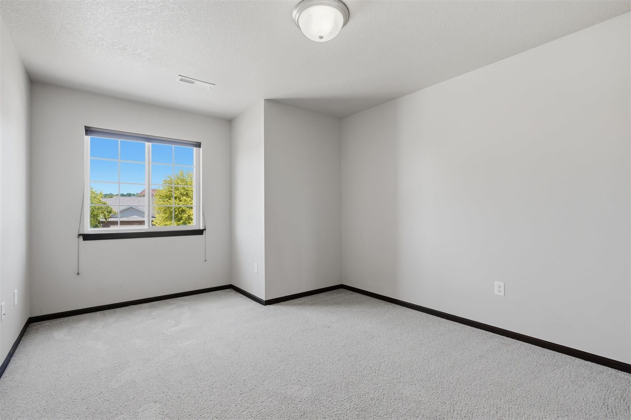 2233 E Grantview Drive Coralville IA 52241