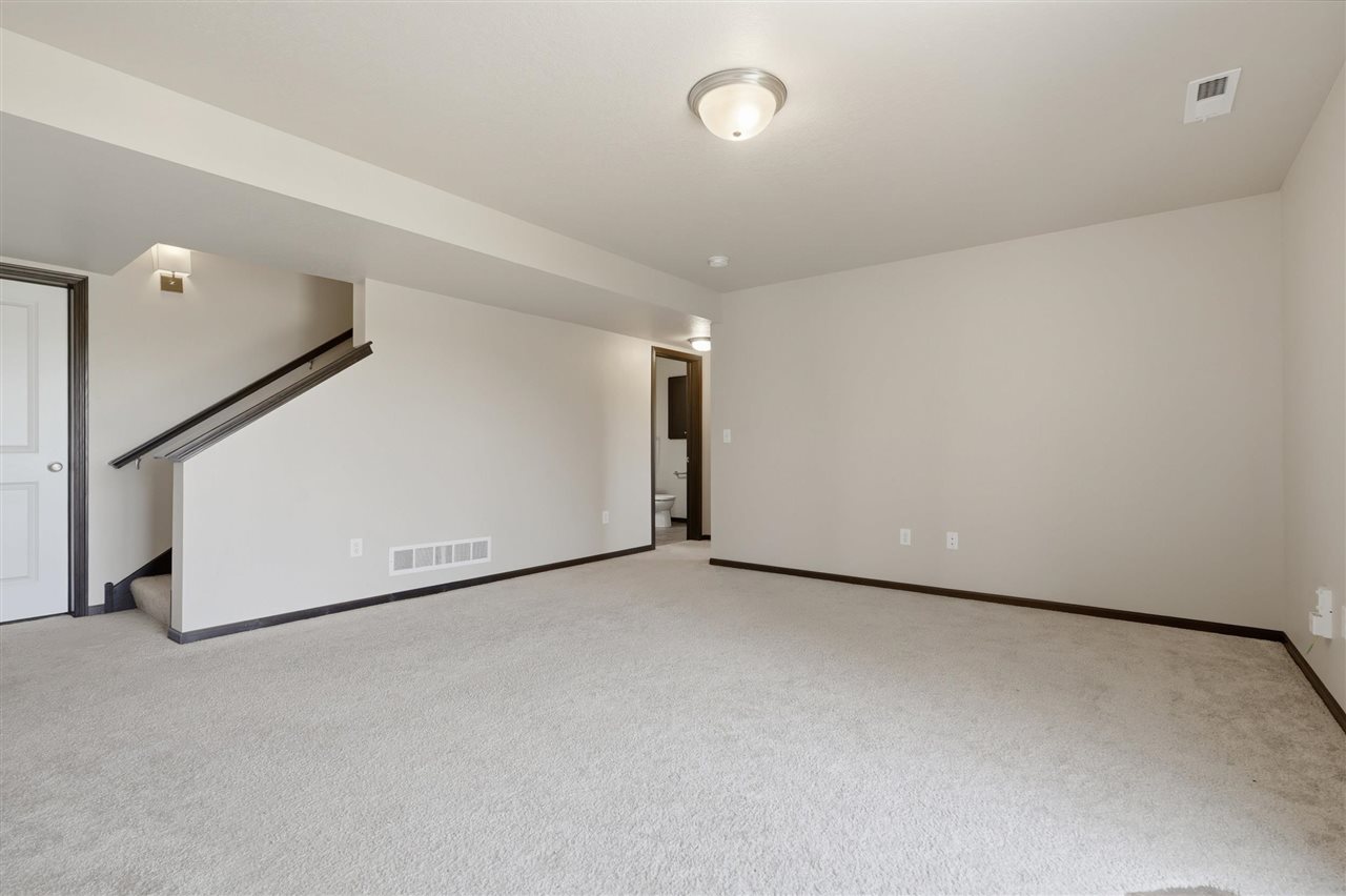2233 E Grantview Drive Coralville IA 52241