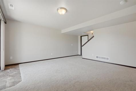 2233 E Grantview Drive Coralville IA 52241