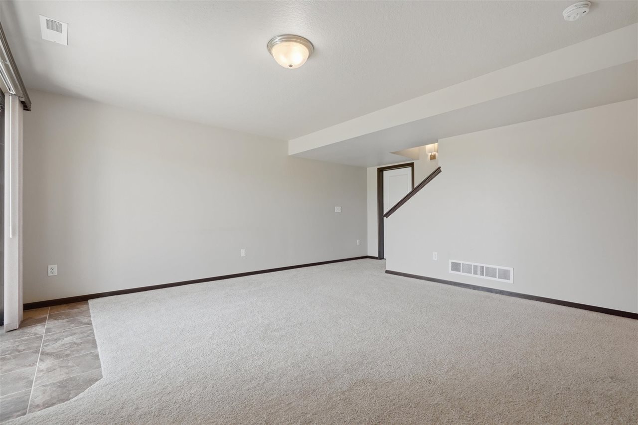 2233 E Grantview Drive Coralville IA 52241