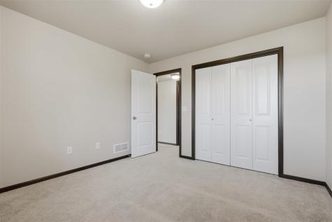 2233 E Grantview Drive Coralville IA 52241