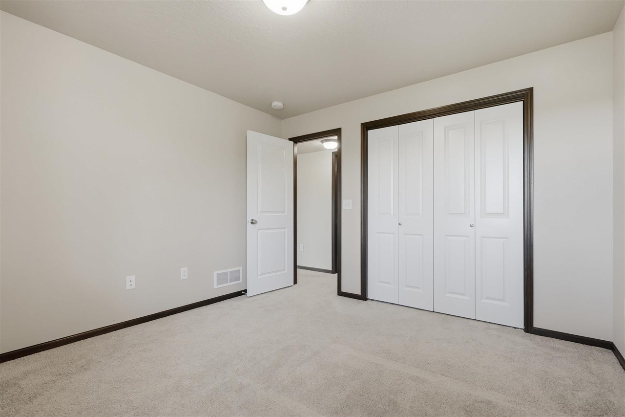 2233 E Grantview Drive Coralville IA 52241