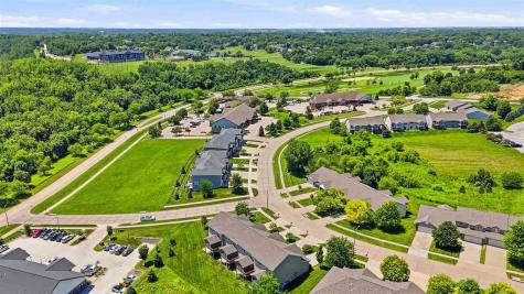 2233 E Grantview Drive Coralville IA 52241
