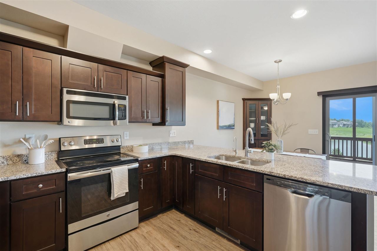 2233 E Grantview Drive Coralville IA 52241