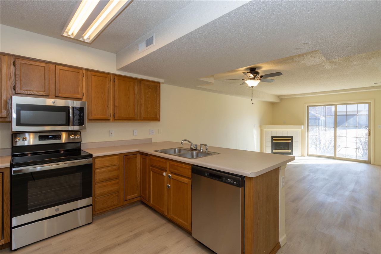 458 West Side Drive Iowa City IA 52246