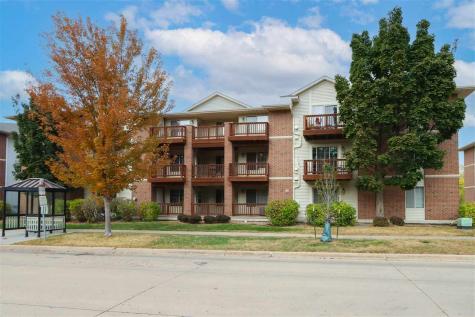 458 West Side Drive Iowa City IA 52246