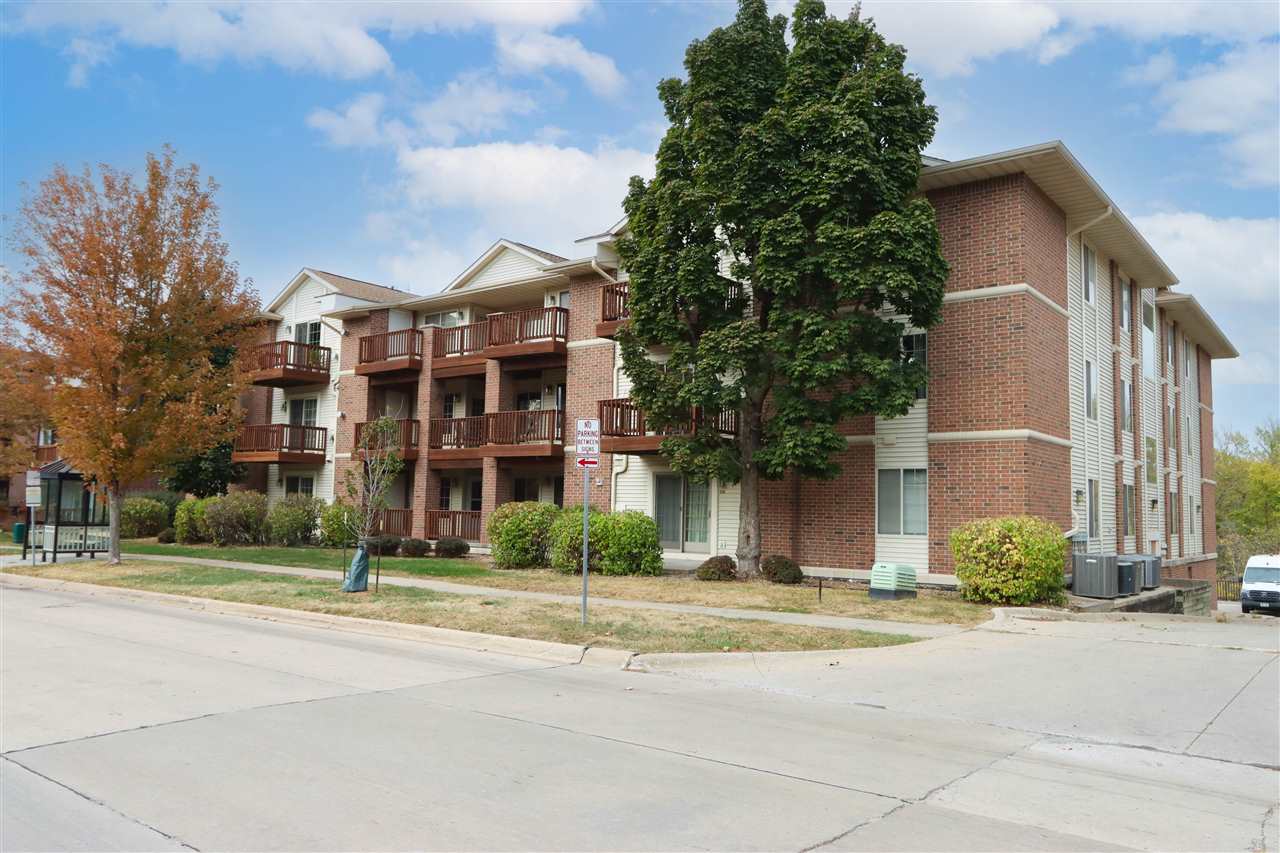 458 West Side Drive Iowa City IA 52246