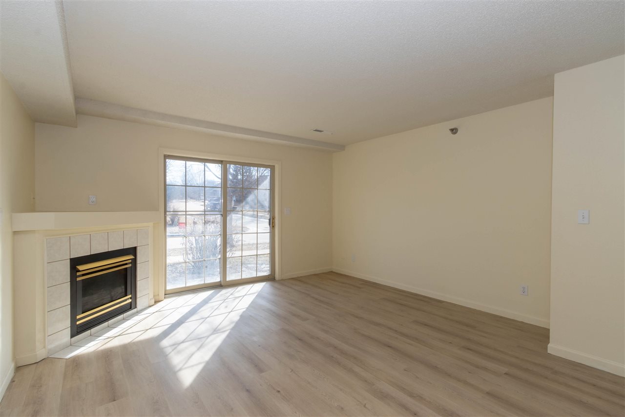 458 West Side Drive Iowa City IA 52246