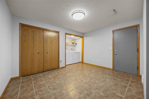 264 West Side Drive Iowa City IA 52246