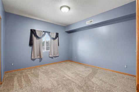 2824 Triple Crown Lane Iowa City IA 52340