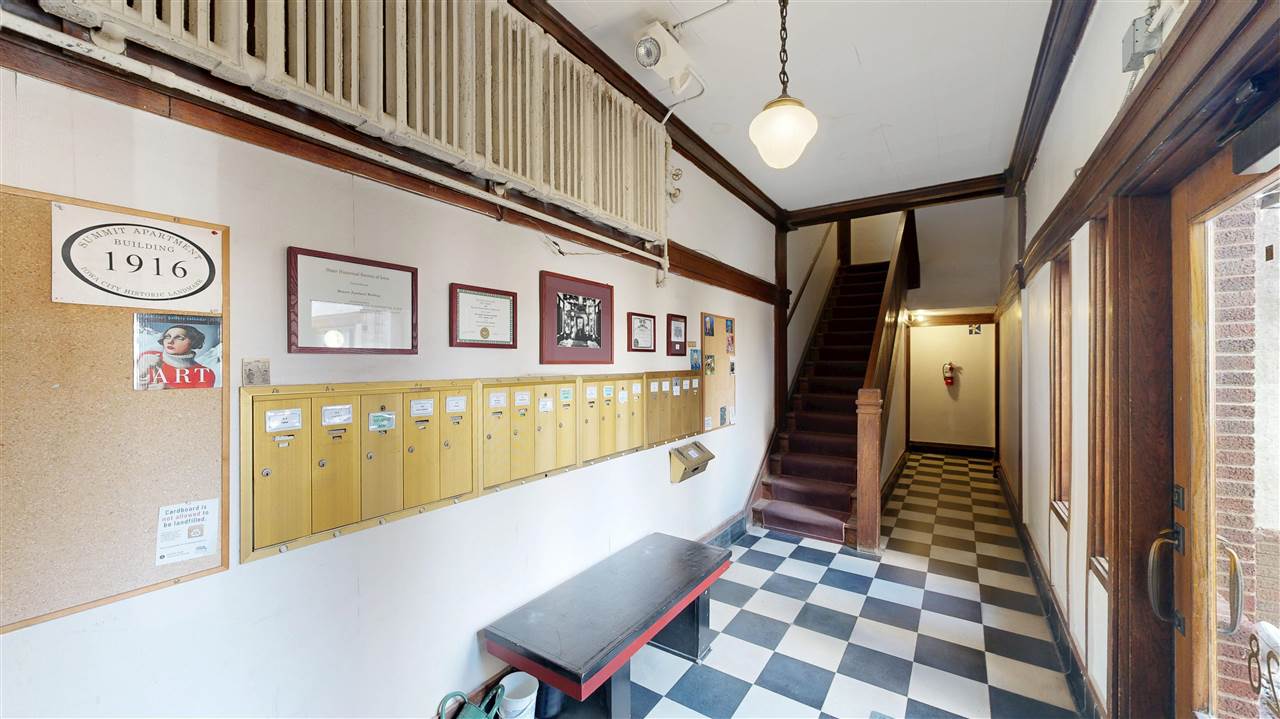 228 S Summit Iowa City IA 52240