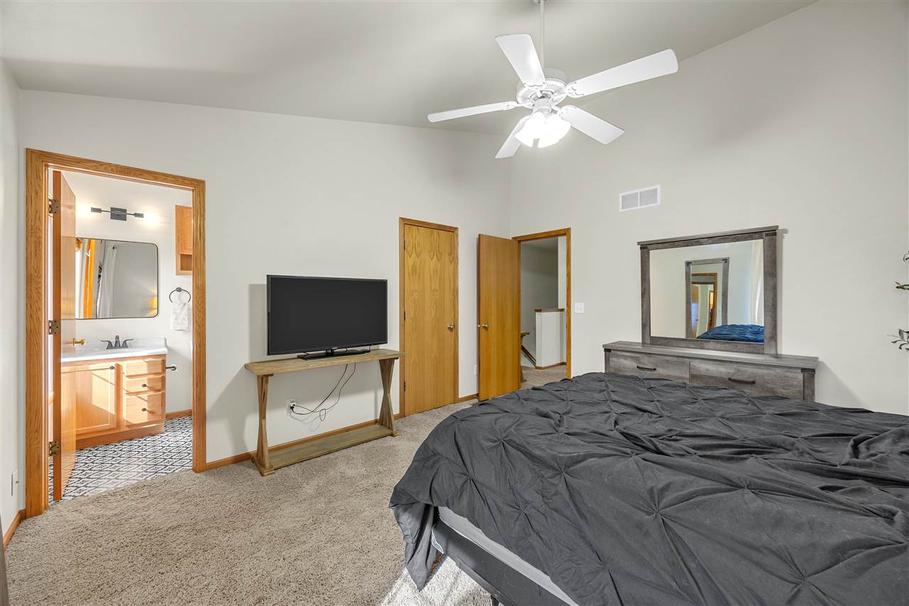 216 Camden Road Iowa City IA 52245