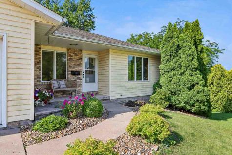 1020 Chatham Drive Williamsburg IA 52361