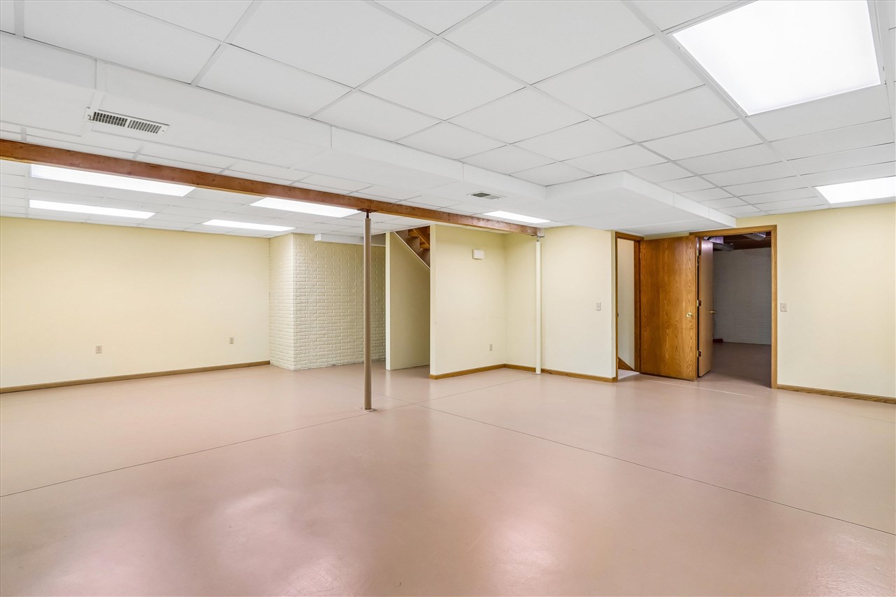 1020 Chatham Drive Williamsburg IA 52361