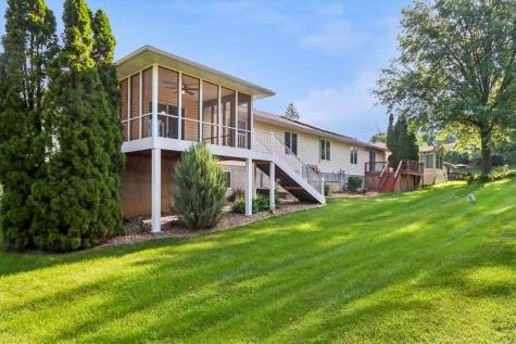 1020 Chatham Drive Williamsburg IA 52361