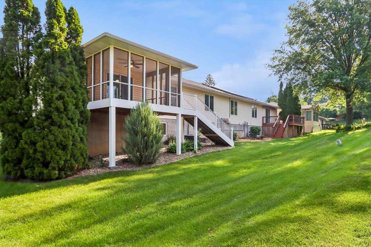 1020 Chatham Drive Williamsburg IA 52361