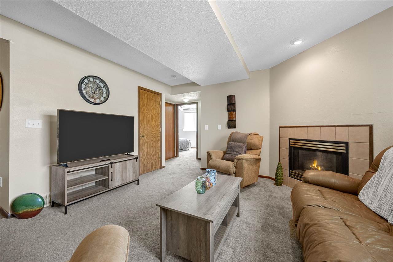 170 Elm Ridge Drive North Liberty IA 52317-8045