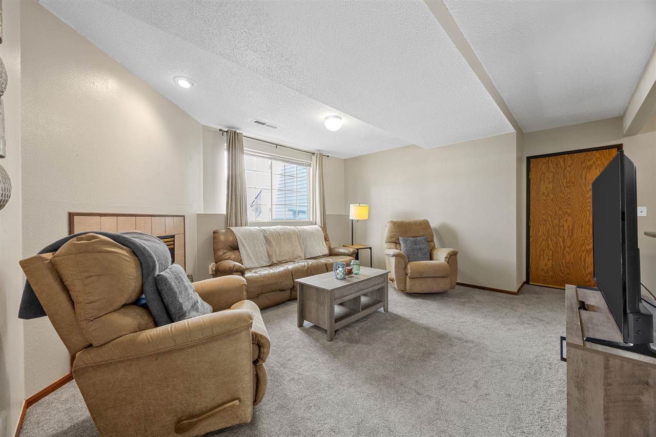 170 Elm Ridge Drive North Liberty IA 52317-8045