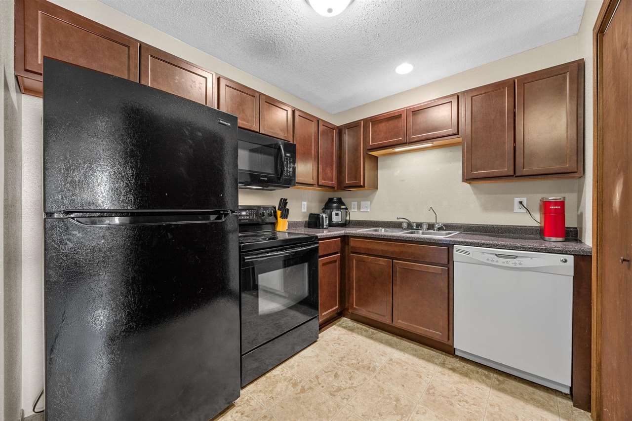 170 Elm Ridge Drive North Liberty IA 52317-8045