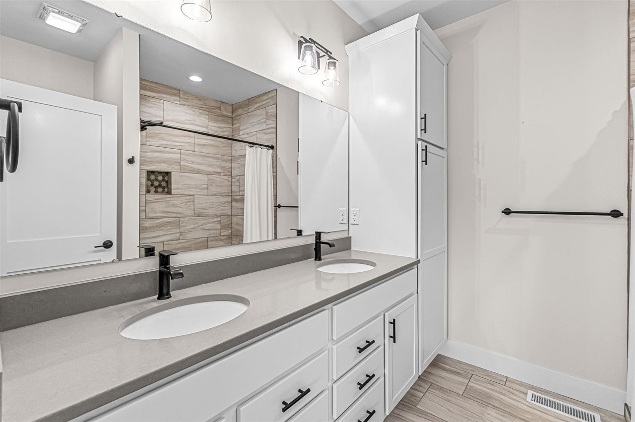 375 Hidden Ridge Drive Coralville IA 52241