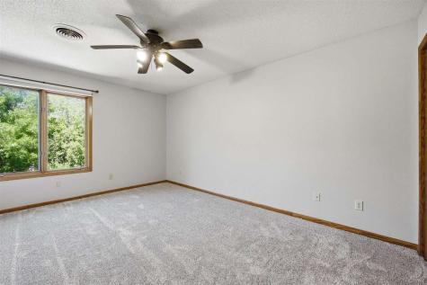 924 West Side Drive Iowa City IA 52246