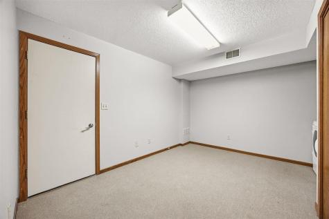 924 West Side Drive Iowa City IA 52246