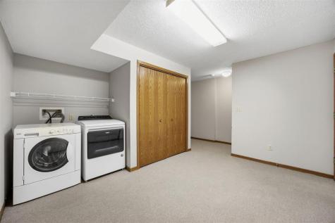 924 West Side Drive Iowa City IA 52246