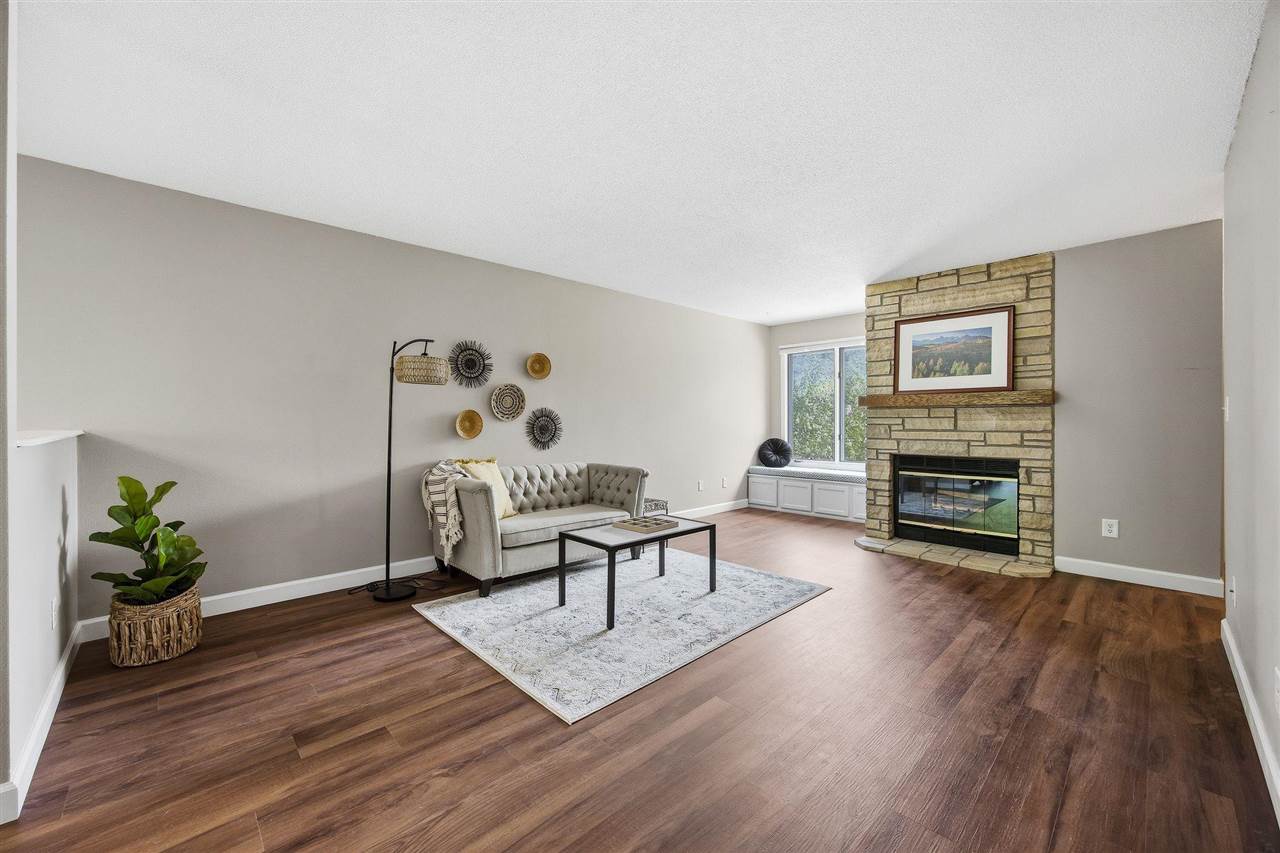 924 West Side Drive Iowa City IA 52246