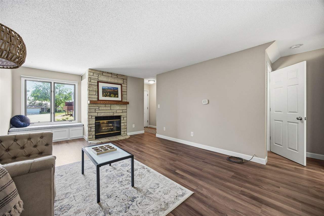 924 West Side Drive Iowa City IA 52246