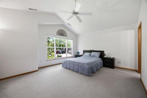 1422 Crossings Court Cedar Rapids IA 52402